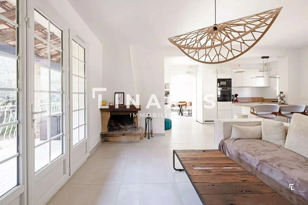 Elutuba - Chic Villa with Pool in Aubagne