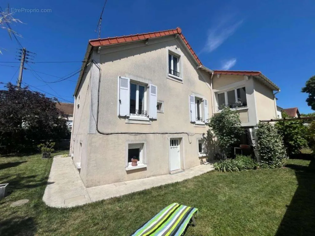 Extérieur - Maison de 7 Pièces avec Jardin au Centre Ville de Chelles