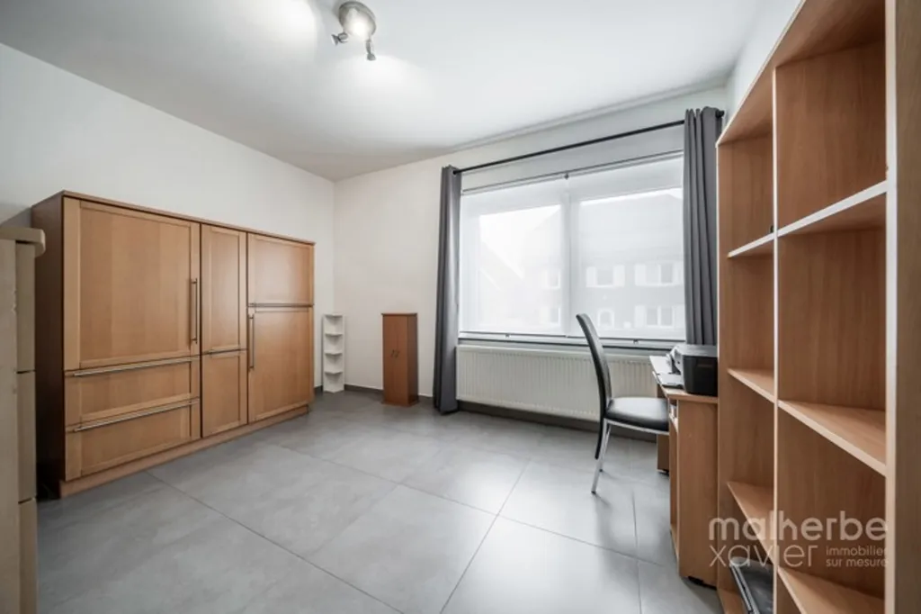 Chambres - Ensemble Immobilier Rénové avec Habitation et Garages à Elsenborn