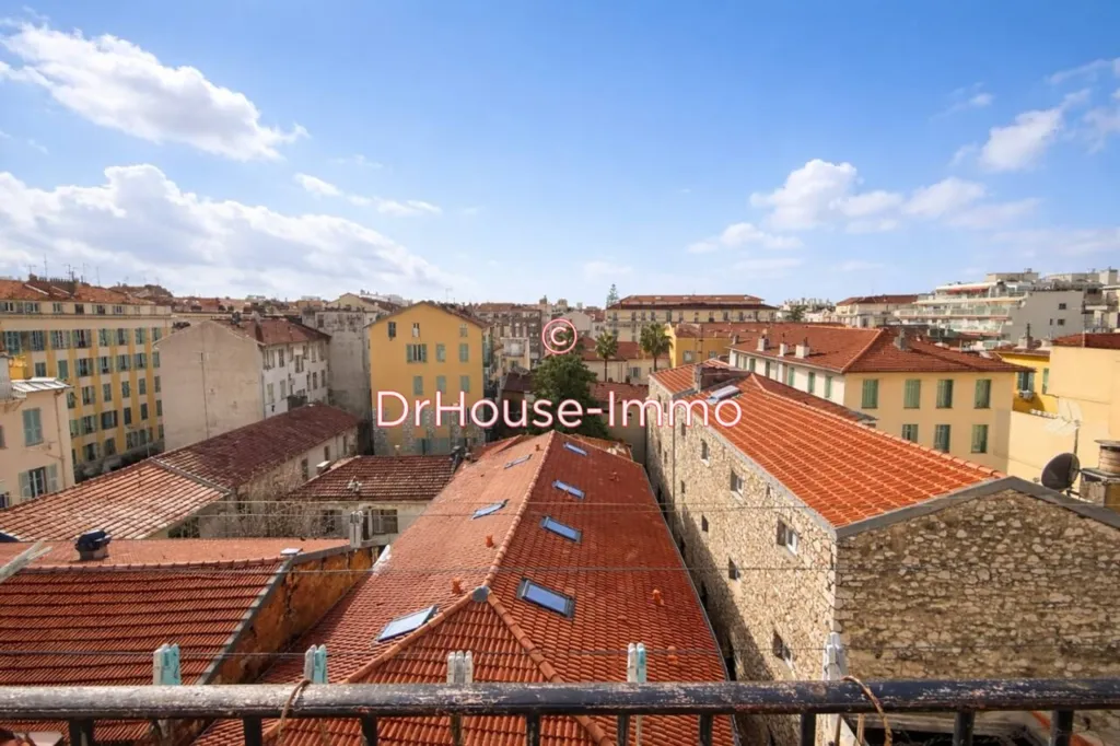 Rõdu - Architect-Designed Flat with City View in Nice