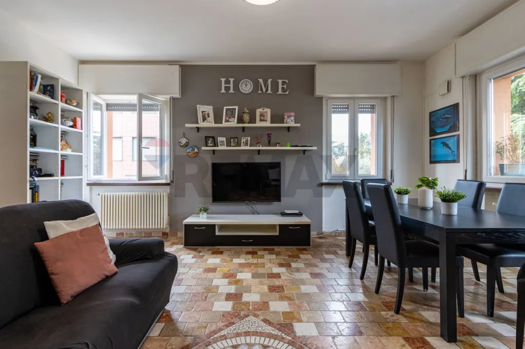 Dining Room - Apartment with Balcony in Erba Centre