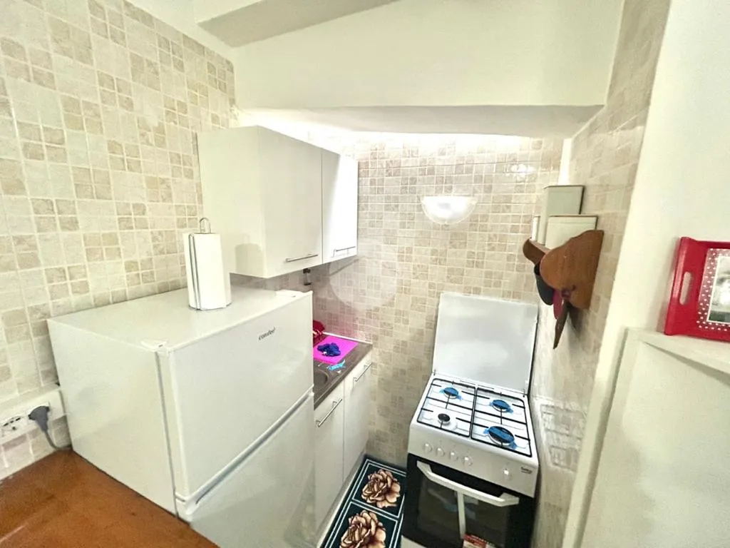 Kitchen - Modern Studio in Rione Alto, Naples
