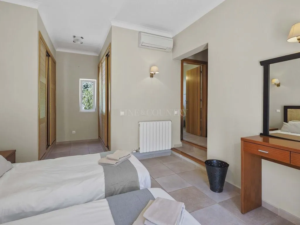 Magamistoad - Luxury Villa with Golf Views in Estômbar