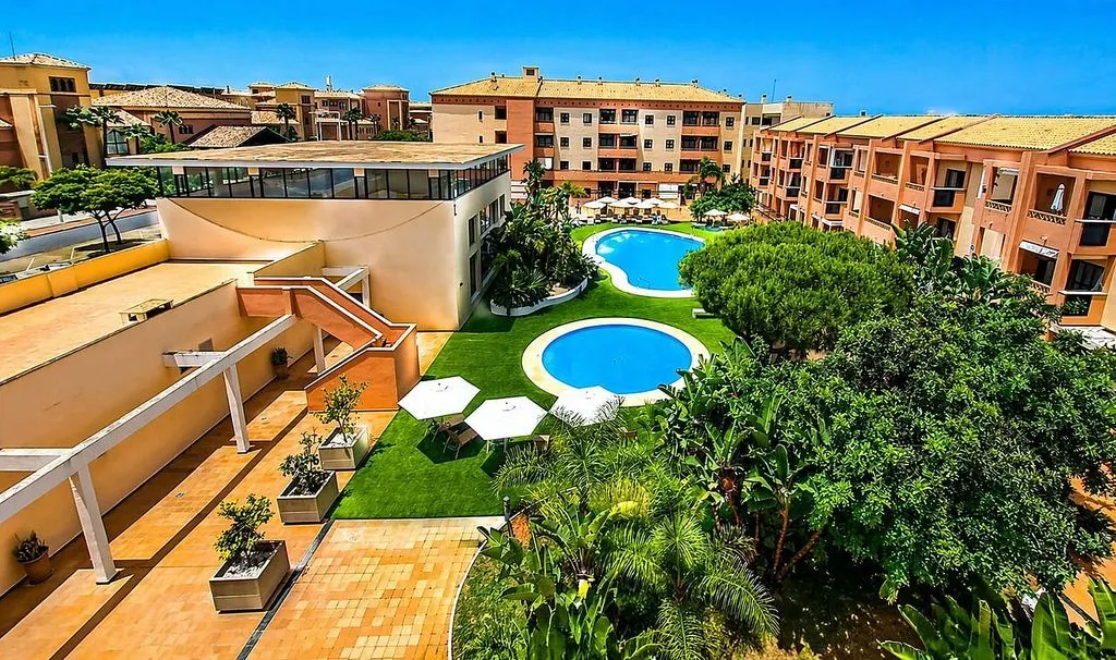 Vista aerea - 1-Bed Apartment with Pool on Avenida Del Decano