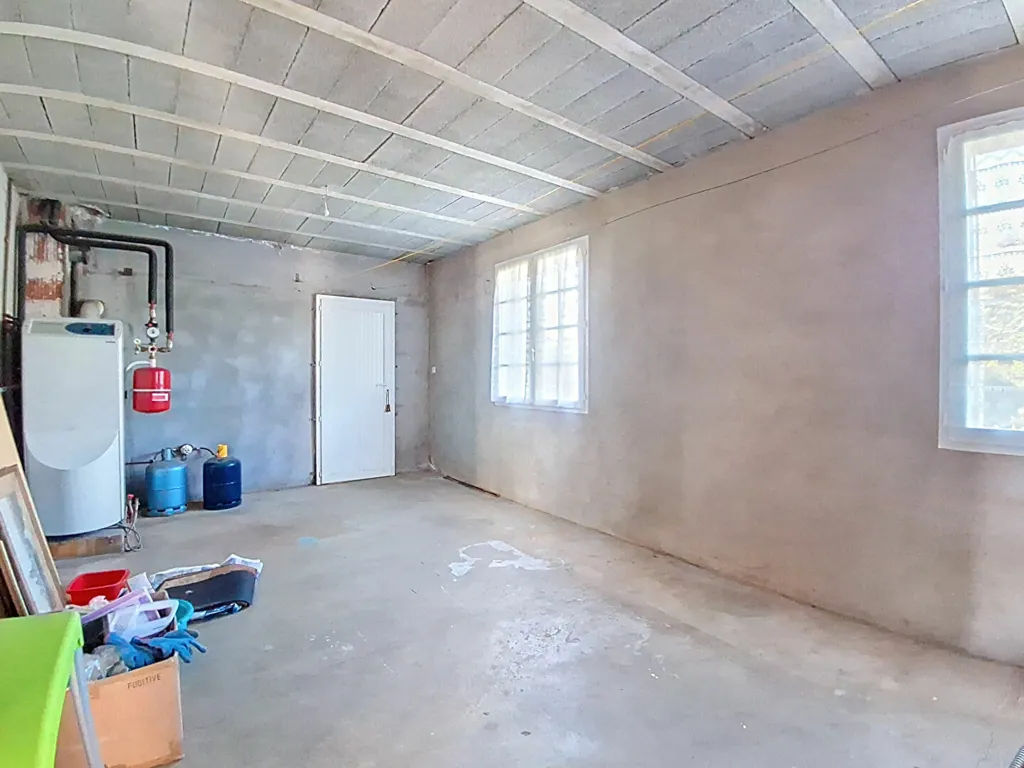 Garage - Maison familiale avec jardin à Kernilis