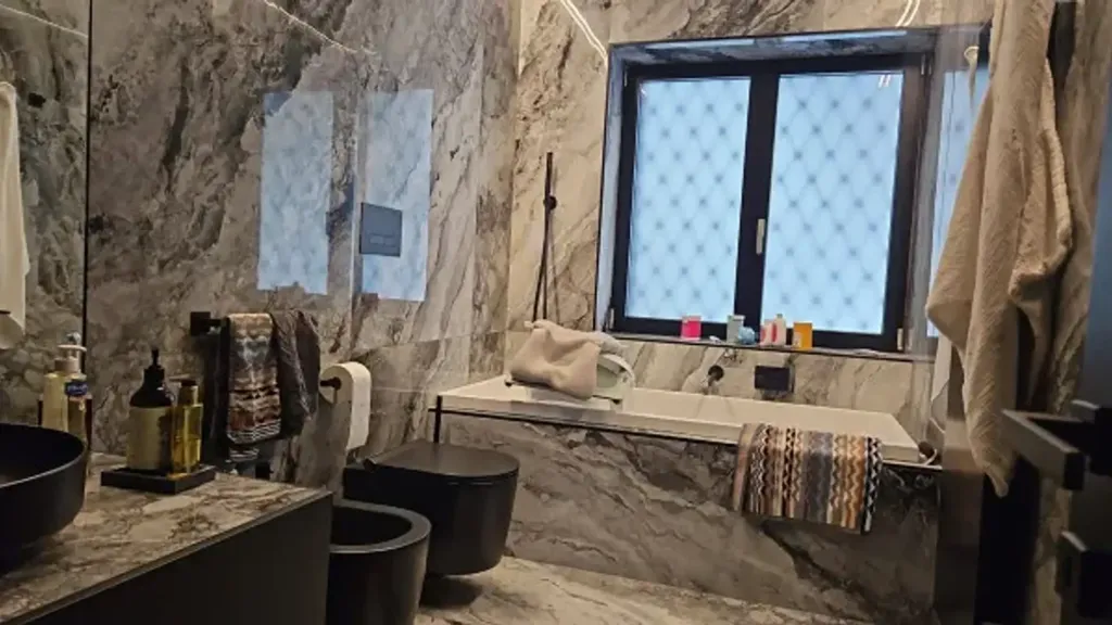 Salles de bain - Semi-Panoramic Apartment in Via Posillipo, Naples