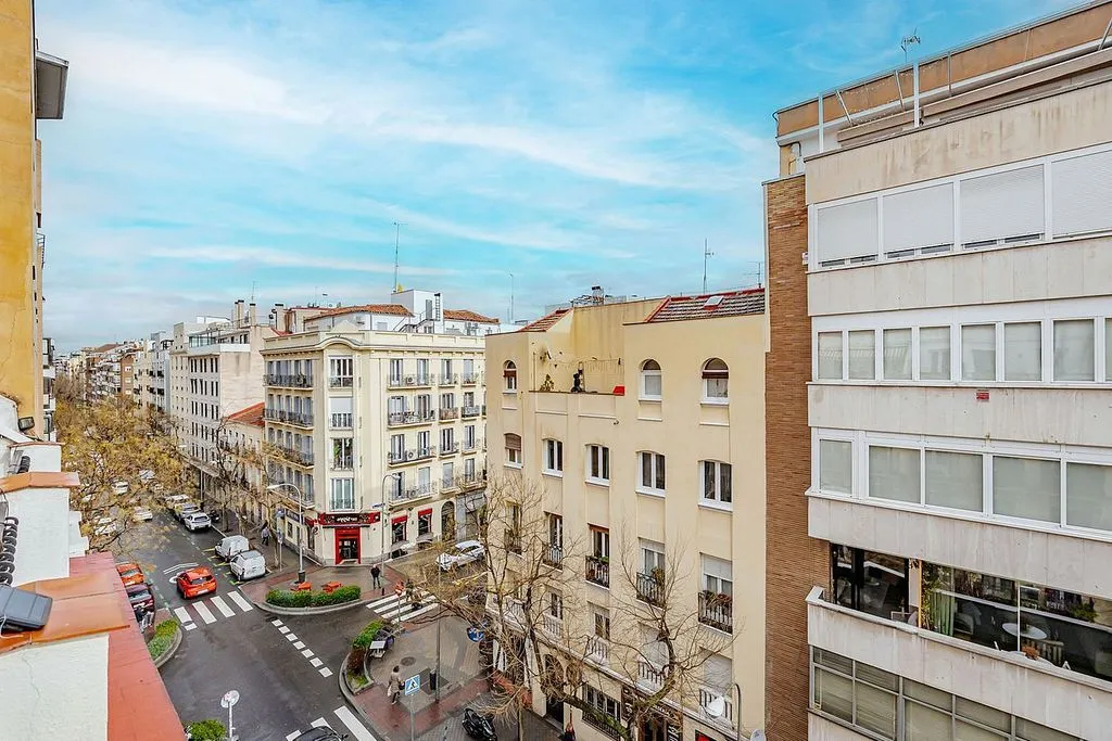 Balcon - Penthouse with East-Facing Terrace in Almagro