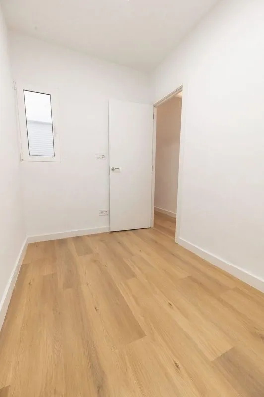 Toad - 2-Bedroom Flat with Balcony in Madrid