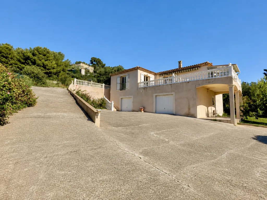 Extérieur - Maison Familiale avec Piscine et Vue Dominante à Château-Gombert