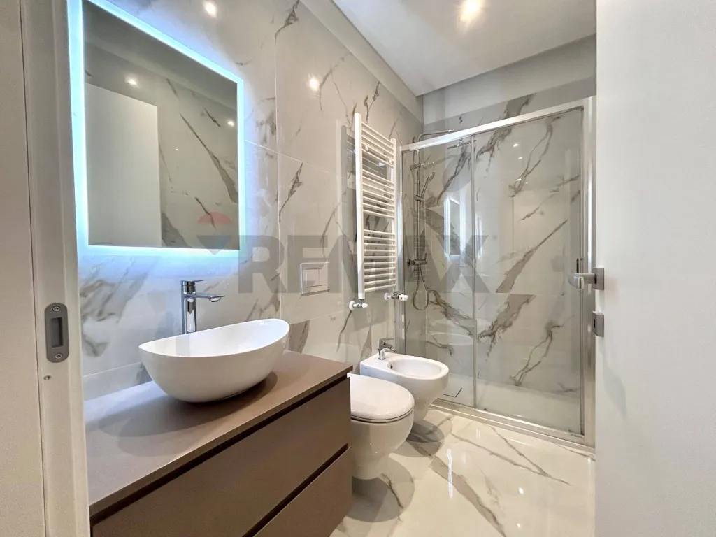 Vannitoad - Rearfitted Flat with Balcony in Isola, Milan