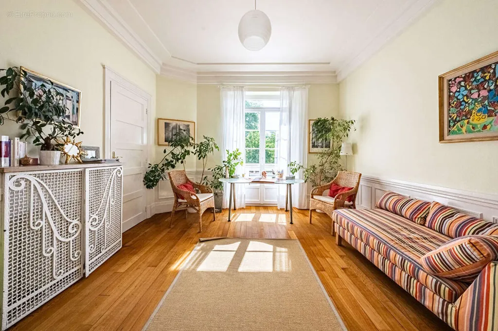 Séjour - Appartement de Charme en Résidence des Années 30 avec Balcon