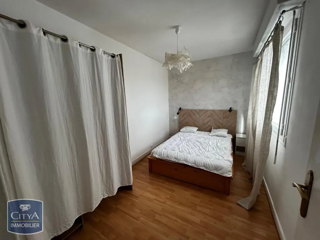 Chambres - Appartement Rénové avec Vue Dégagée à Pau