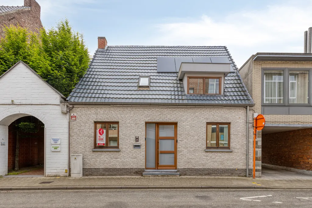 Esterno - Renovated Half-Open House in Izegem