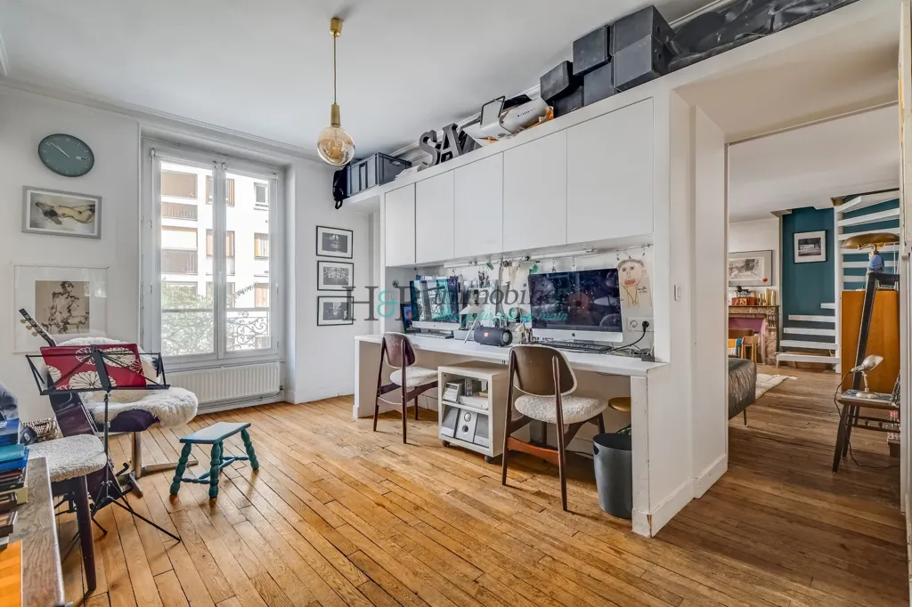 Séjour - Duplex Familial avec Terrasse et Jacuzzi à La Villette