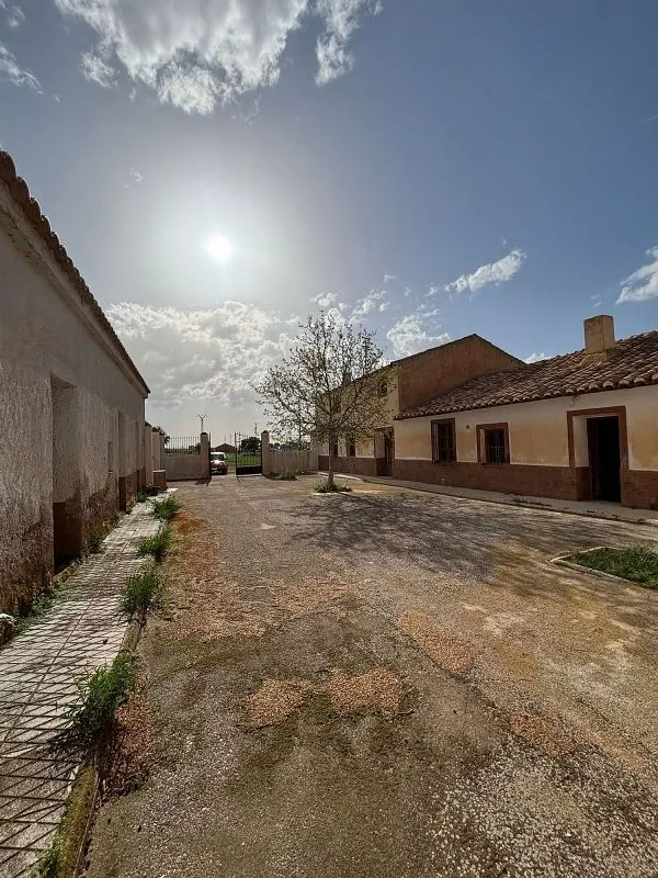 Jardin - Traditional Farmhouse with Stables in Baúl