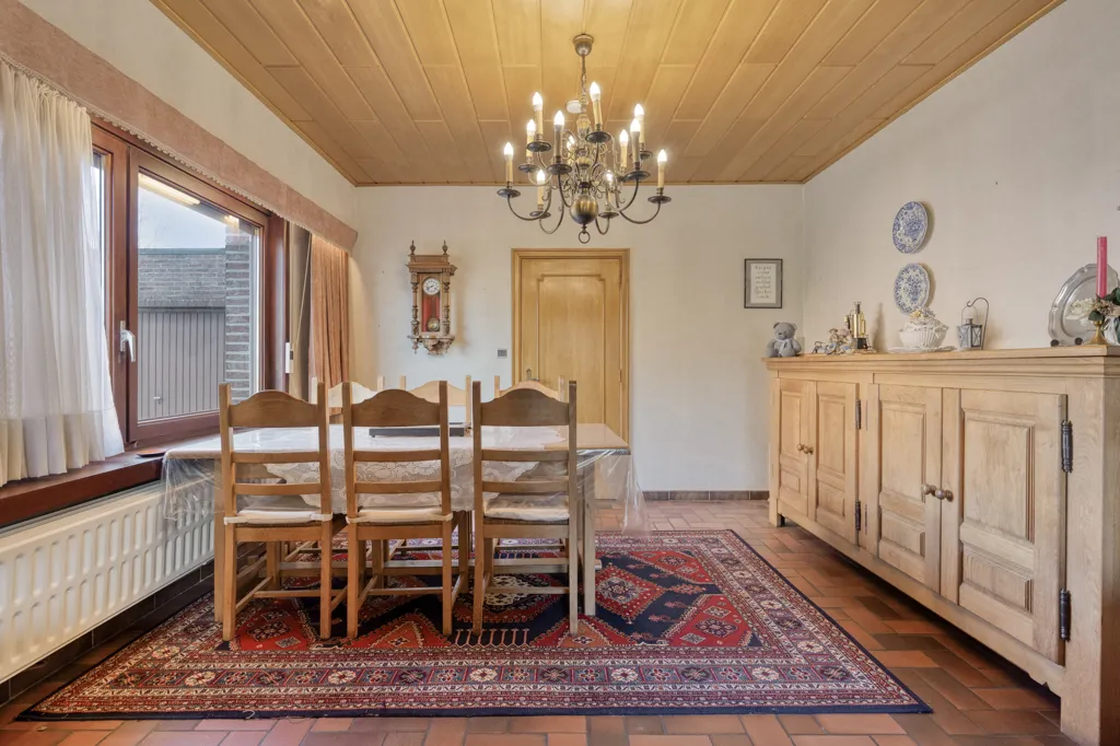 Söögituba - House with Development Potential in Brasschaat