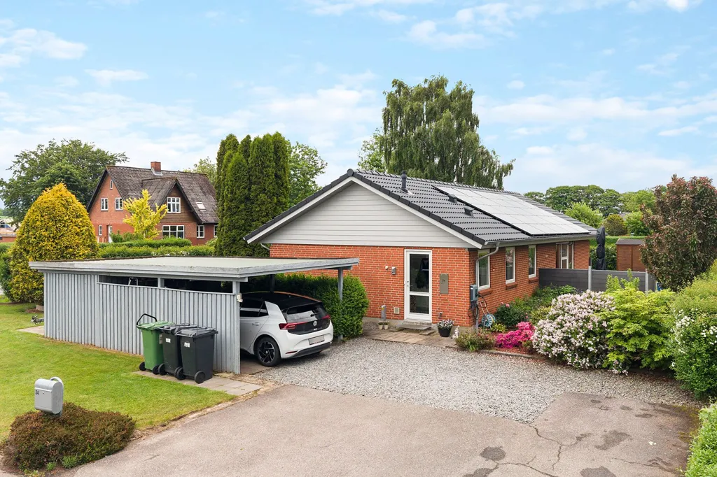 Välivaade - Detached House with Brick Facade in Vejle Øst