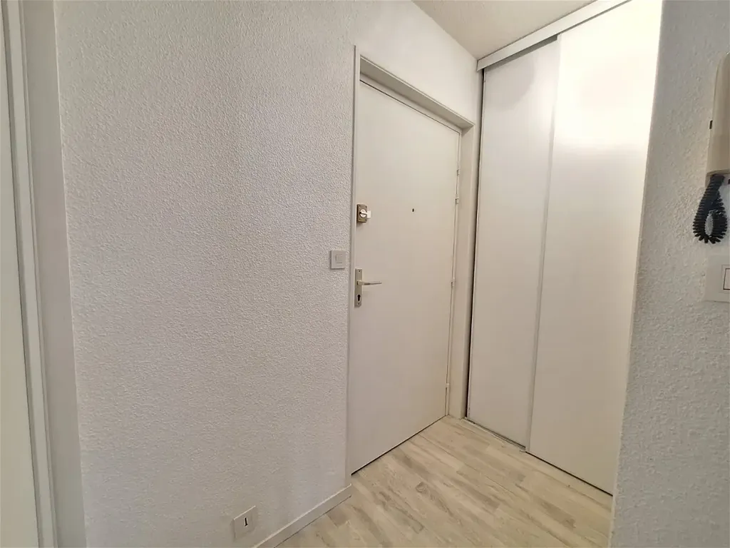 Esik - Furnished Flat with Balcony in Aubière
