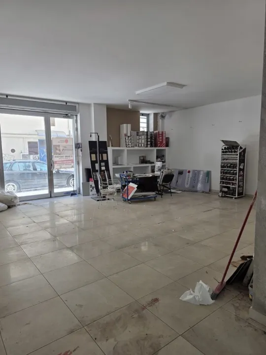 Toad - Commercial Space with Dual Access in Battipaglia