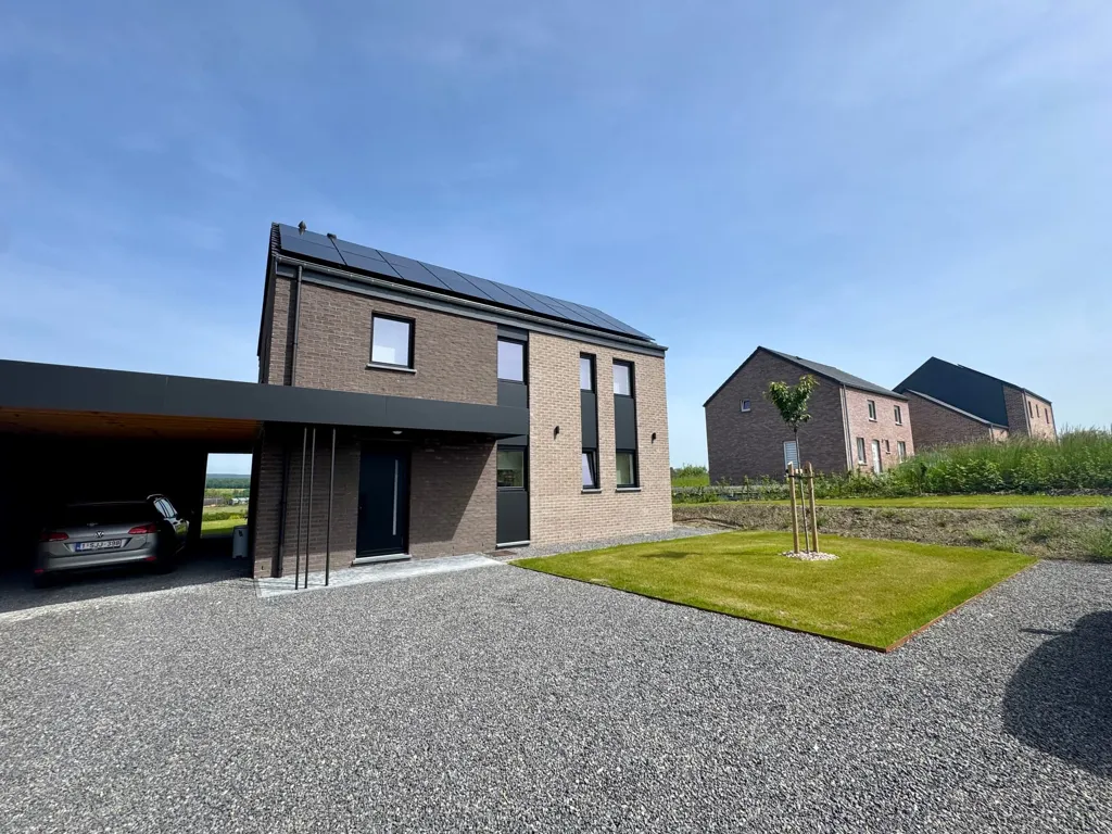 Välivaade - New Build House with Solar Panels in Marche