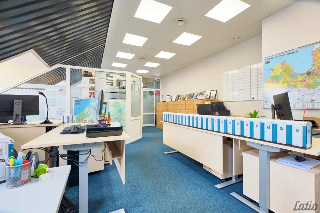 Kabinet - Commercial Space with Extensive Asfaltēta Area in Riga