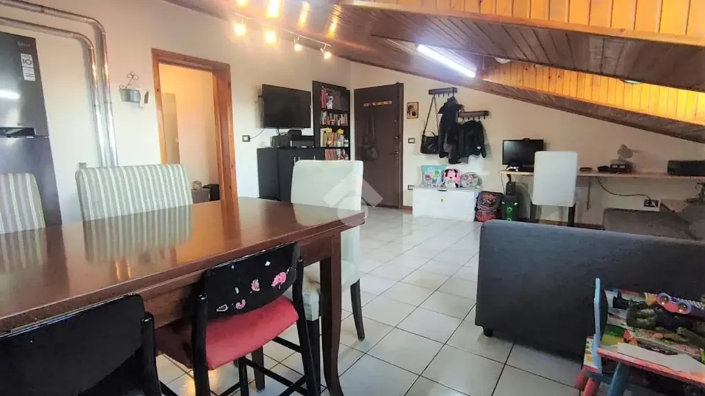 Sala da pranzo - Mansard Trilocale with Balcony in Serramazzoni