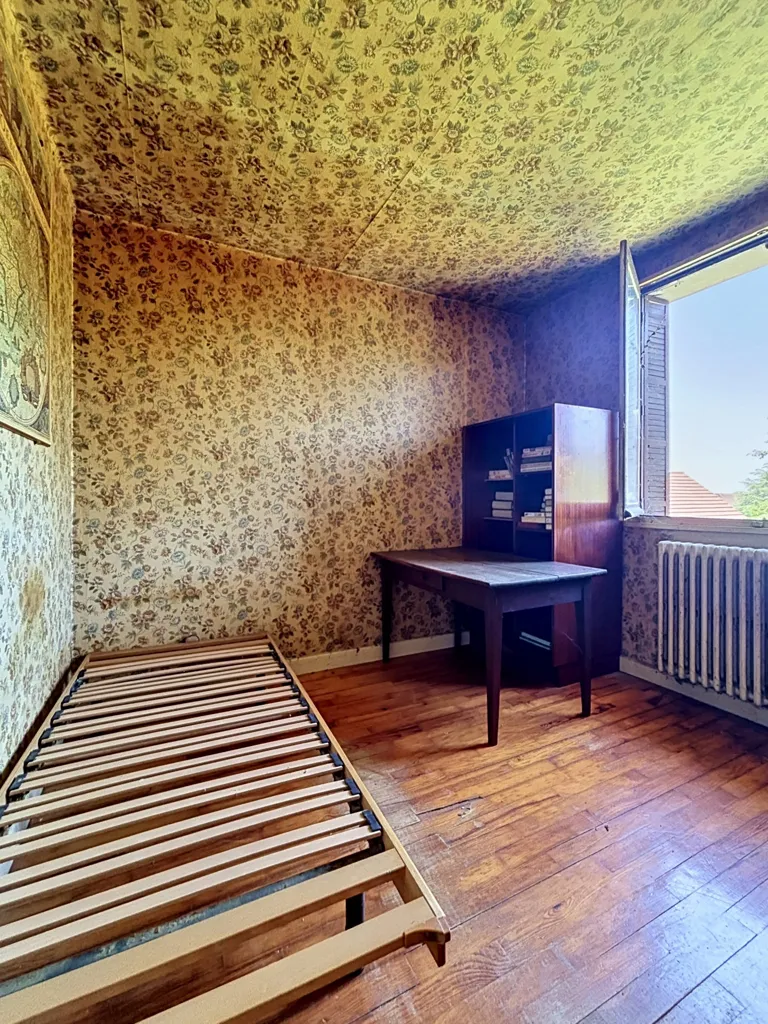 Chambres - Maison à Rénover avec Jardin à Dole Bedugue