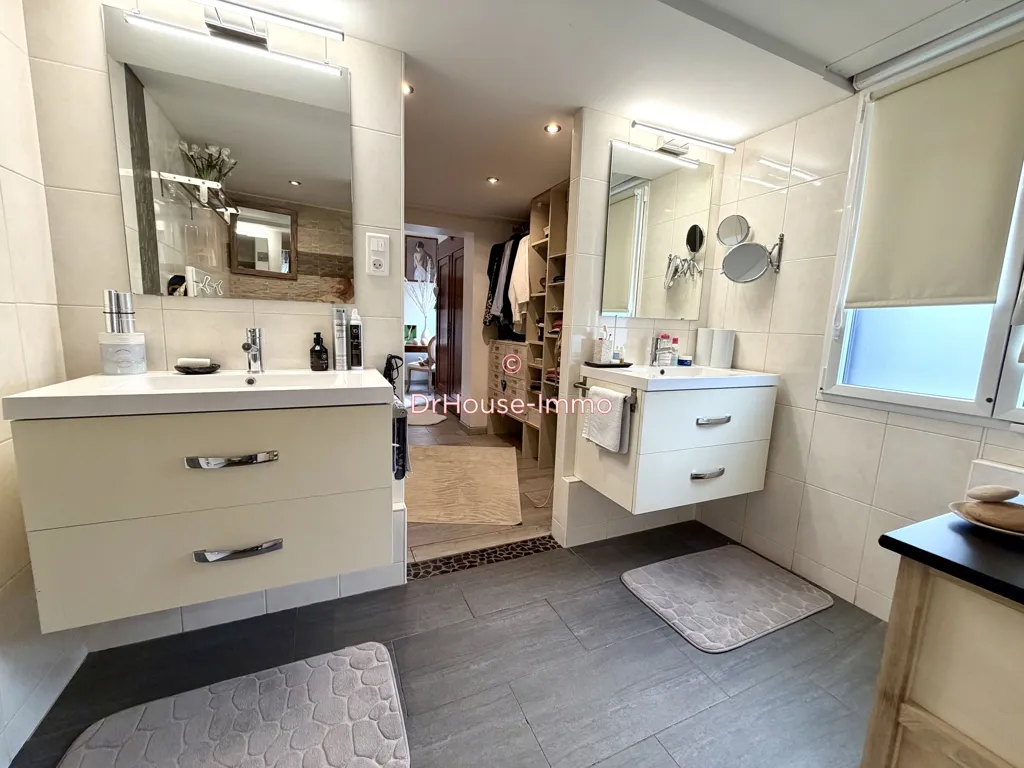 Salles de bain - Maison Contemporaine avec Terrasse à Objat