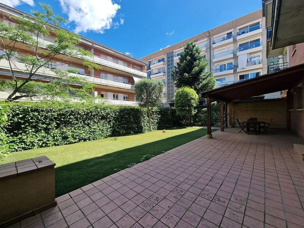 Jardin - Modern Ground Floor Flat with Garden in Montilivi