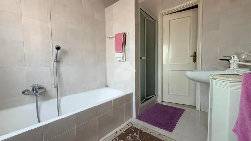 Bagni - Trilocale with Balcony in Brescia