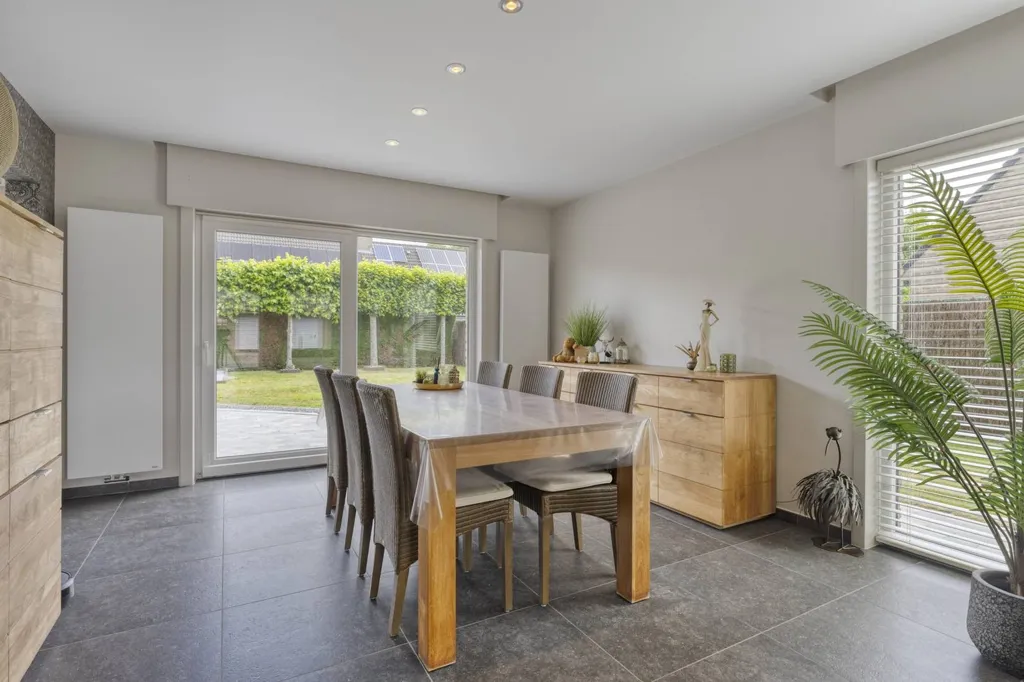 Sala da pranzo - Family Home with Solar Panels in Izegem