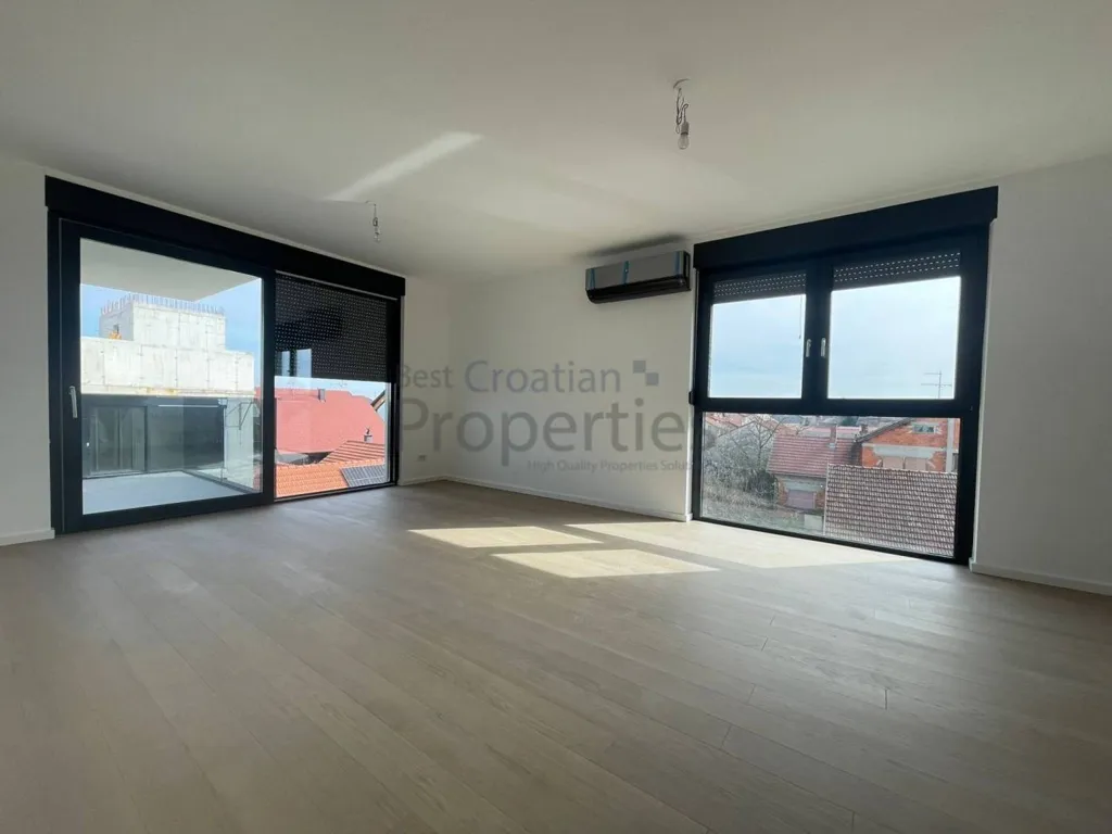 Séjour - 4-Bedroom Apartment with Balcony in Velika Gorica