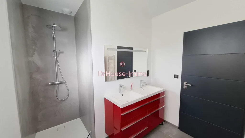 Salles de bain - Villa Contemporaine avec Terrasse à Casteljaloux