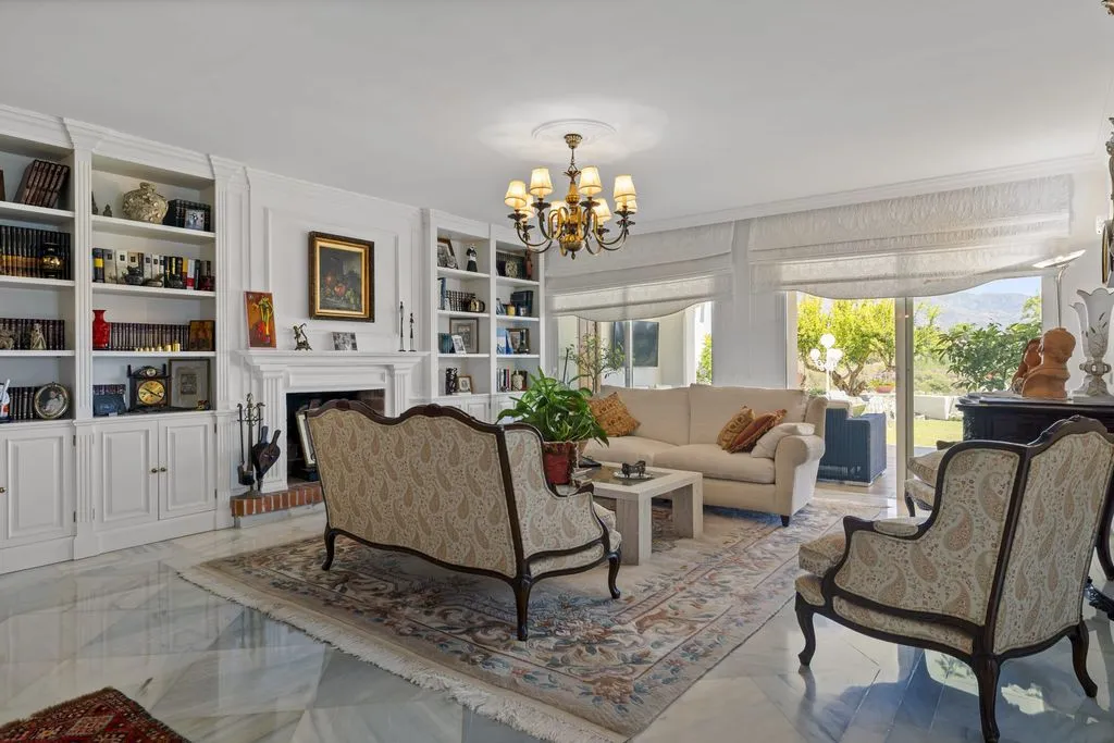 Living Room - Luxury Townhouse with Pool in Marbella