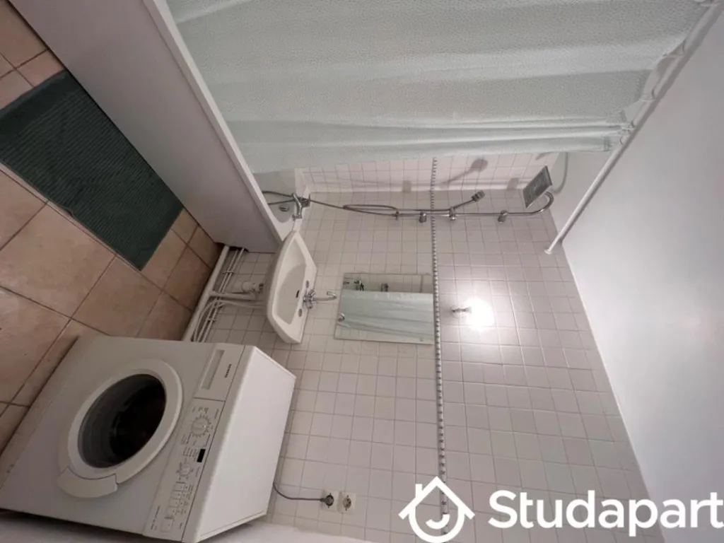 Salles de bain - Chambre en Colocation avec Terrasse à Orléans