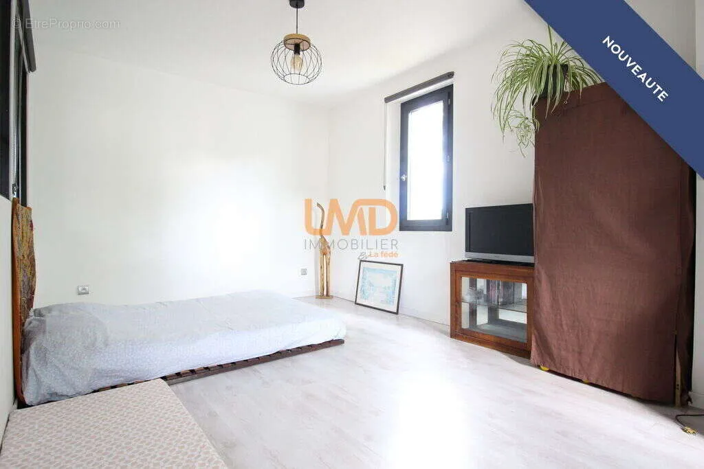 Chambres - Ensemble Immobilier avec Loft et Commerce à l'Ardèche