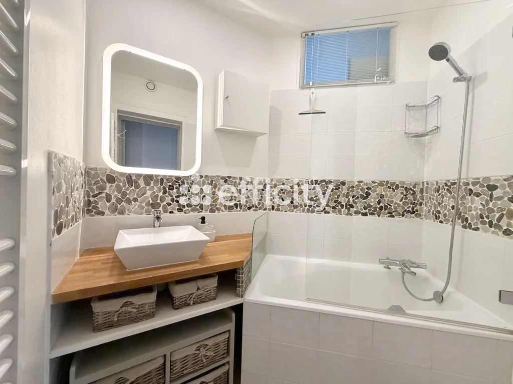 Salles de bain - Appartement Lumineux avec Vue Dégagée à Paris 20ème