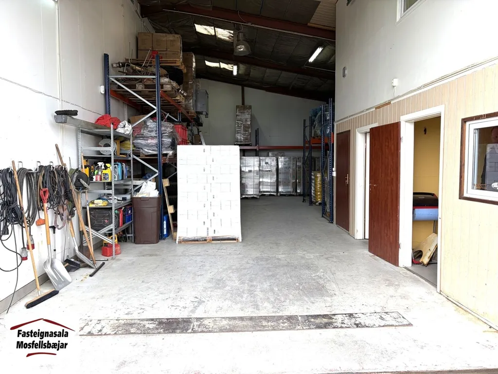 Garaaž - Industrial Unit with Storage Loft in Reykjavik