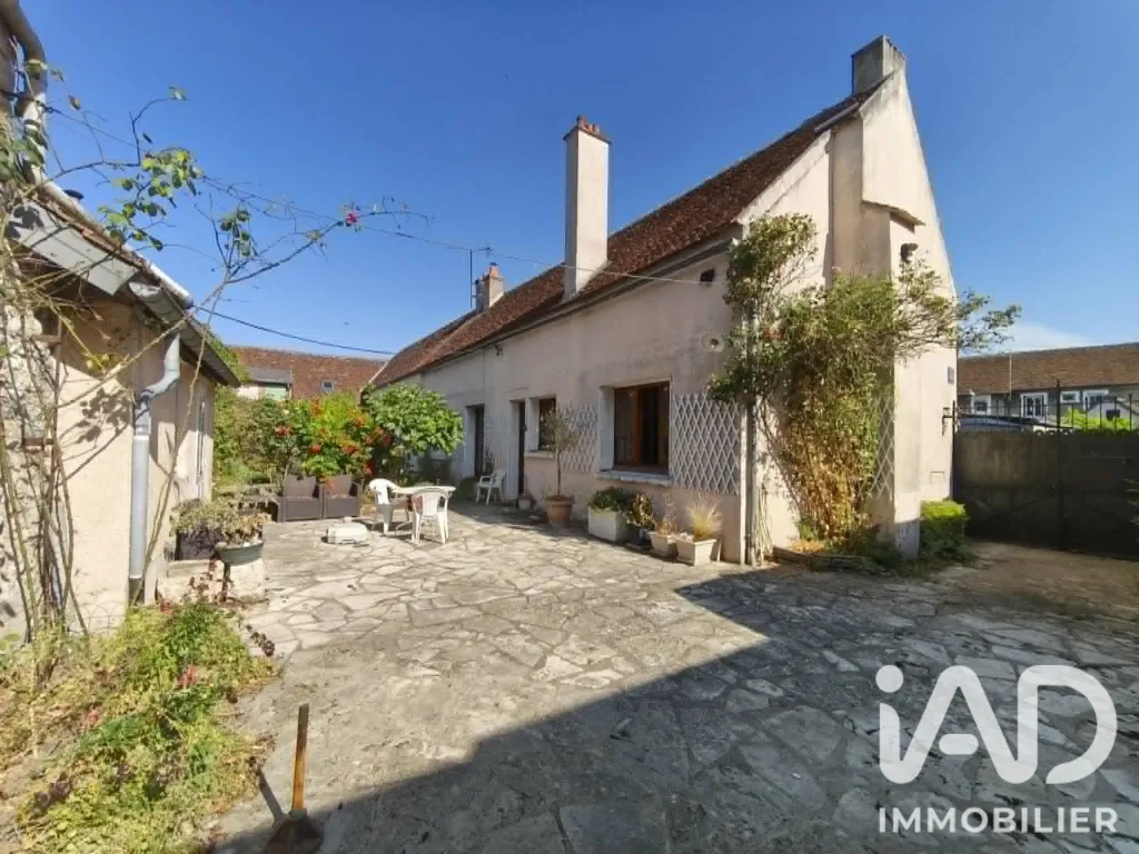 Giardino - Longère with Garden and Dependencies in Boynes