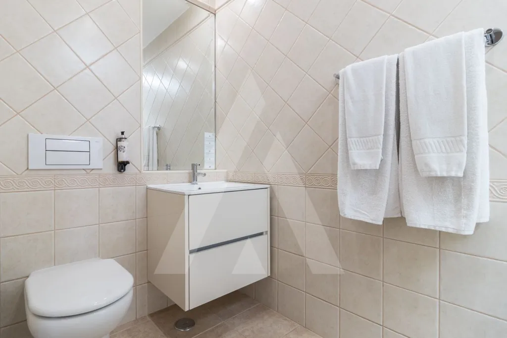 Salles de bain - 2-Bedroom Apartment with Pool in Carvoeiro