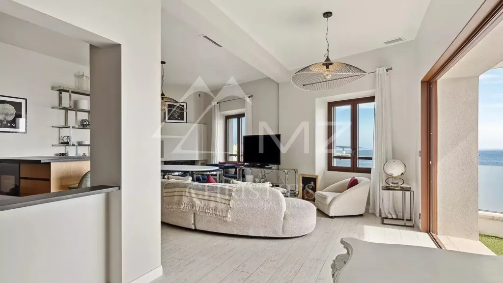 Séjour - Villa Rénovée avec Terrasse à Palm Beach, Cannes