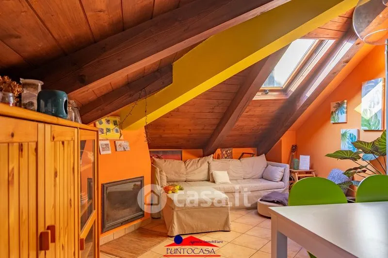 Toad - Two-Level Apartment with Balcony in Busca