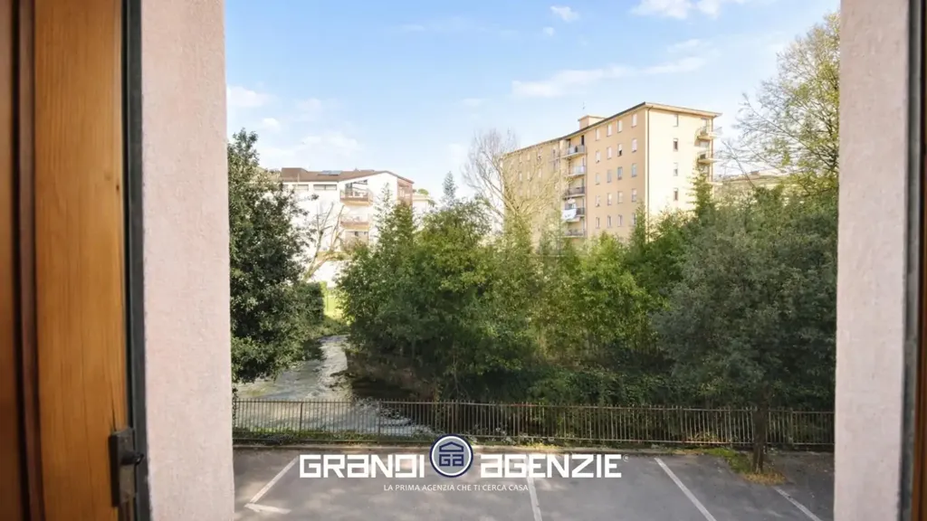 Rõdu - Apartment with River View in Treviso