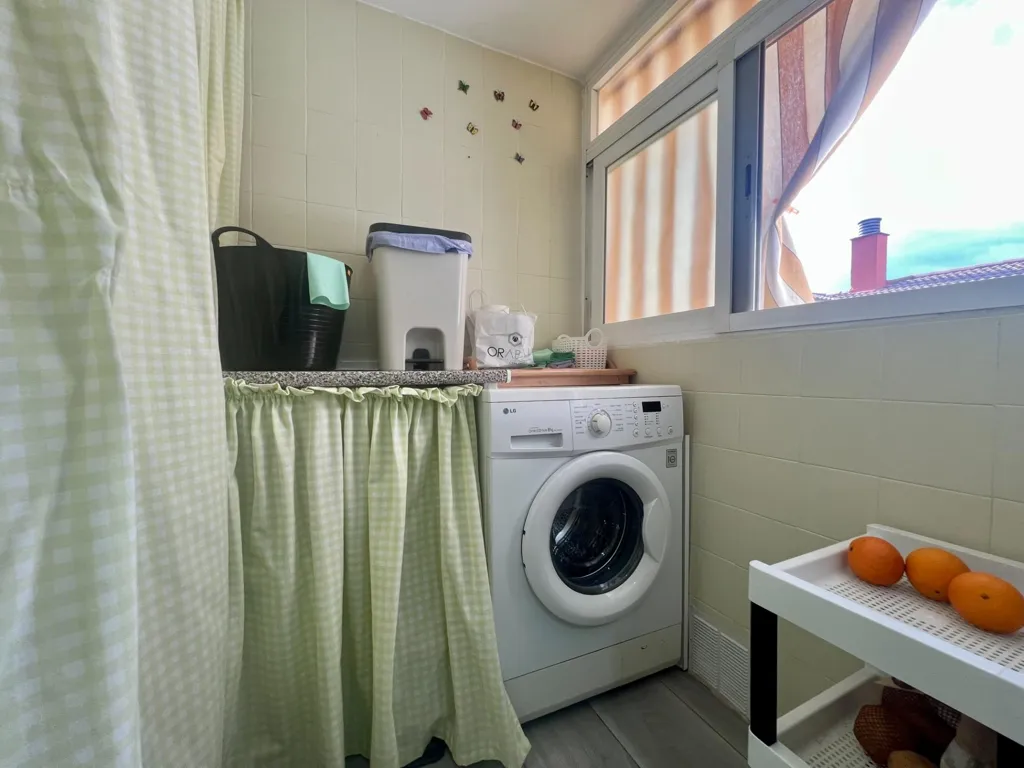 Lavanderia - Bright Apartment with Terrace in Parque Azahara