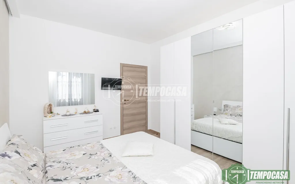 Chambres - Rustic 3-Bedroom Apartment with Balcony in Lodi Vecchio