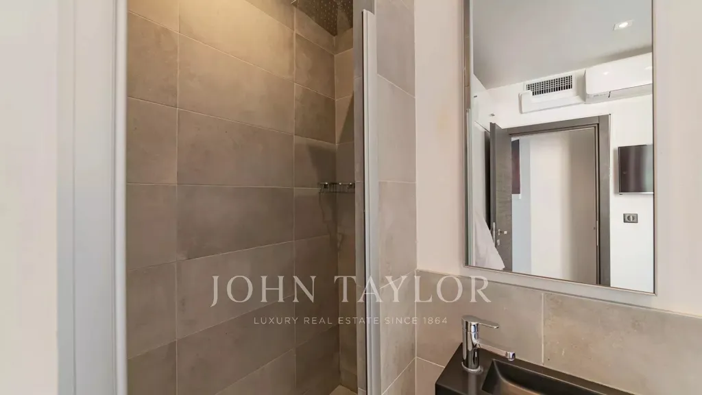 Salles de bain - Appartement avec Vue Mer dans le Vieux Port de Cannes