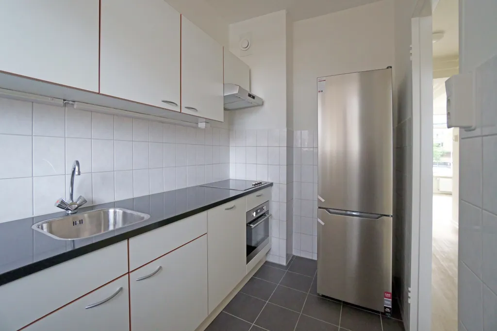 Köök - 3-Bedroom Gallery Flat with Balcony in Rotterdam Centre