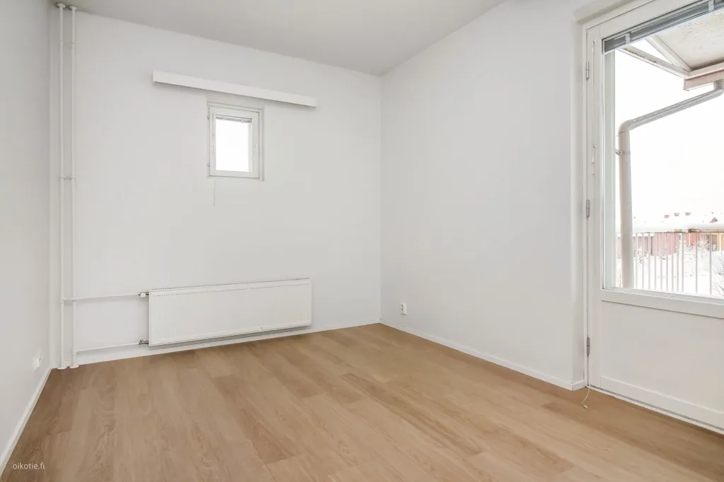 Pièces - Two-Room Apartment with West-Facing Balcony in Vantaa