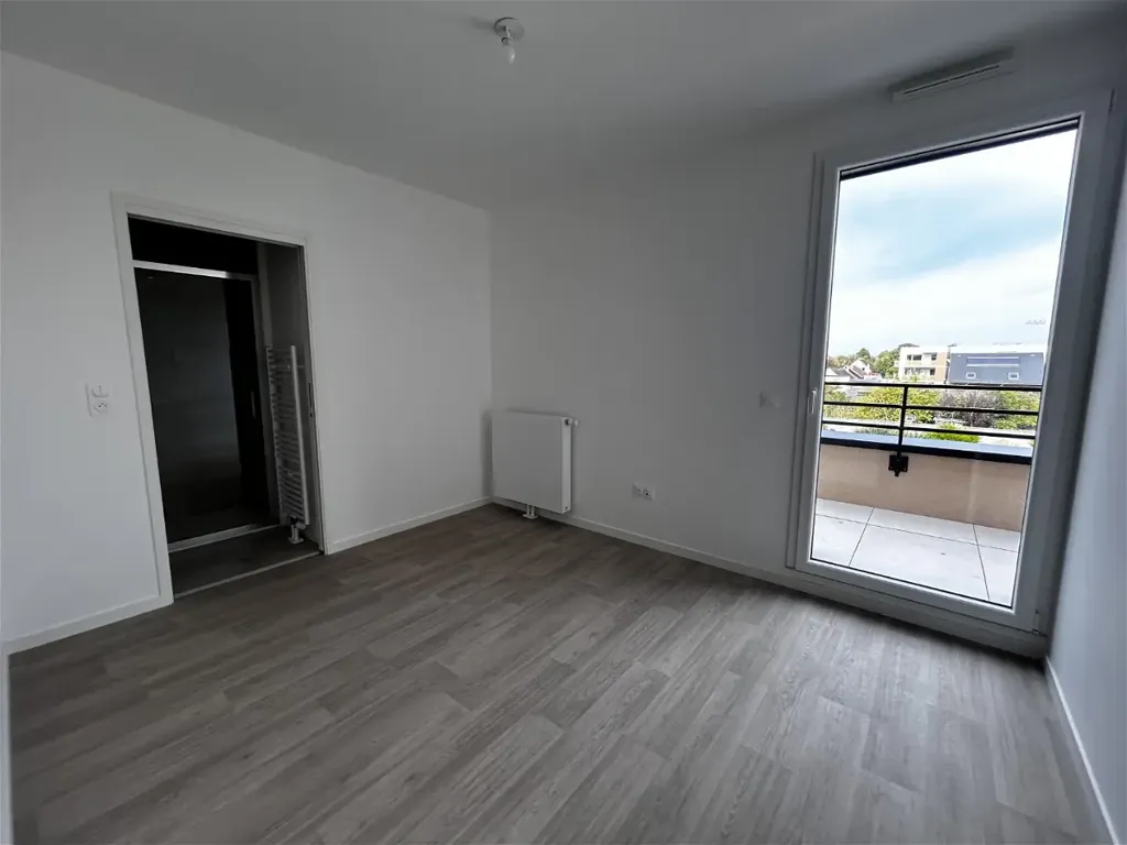 Toad - 5-Piece Apartment with Terrace in Fleury sur Orne