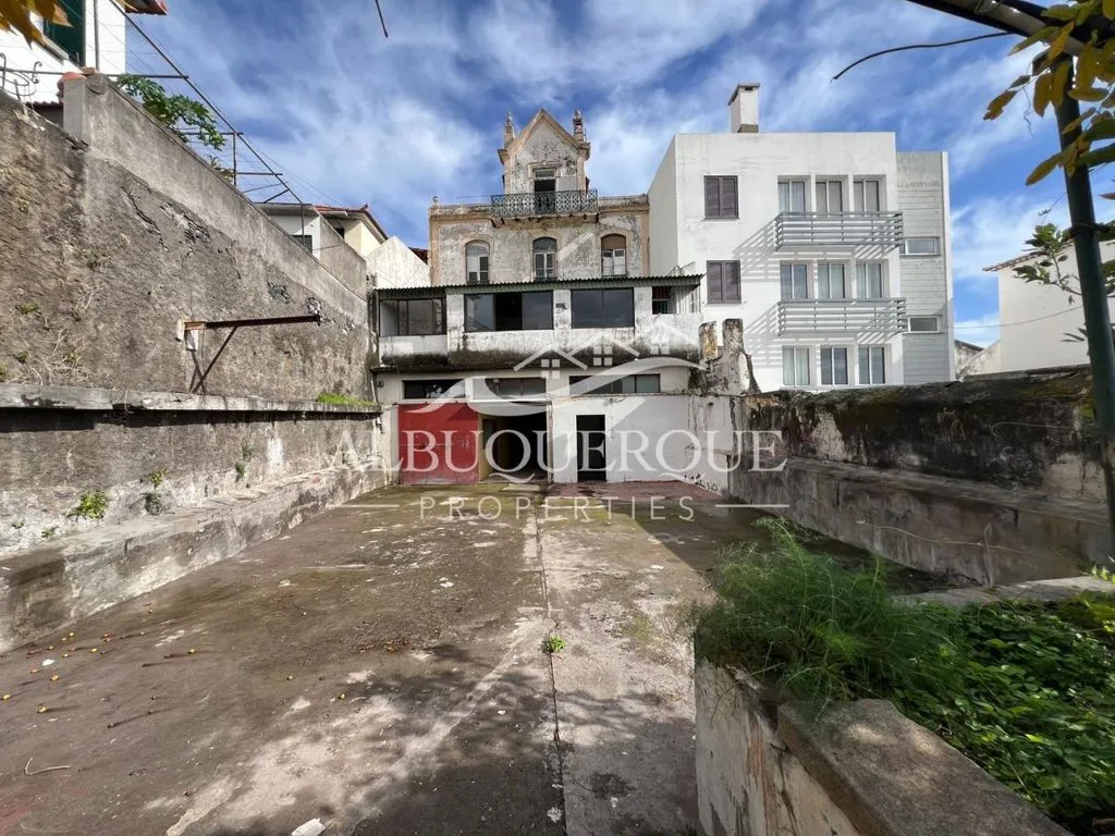 Aed - Historic Building for Restoration in Funchal Centre